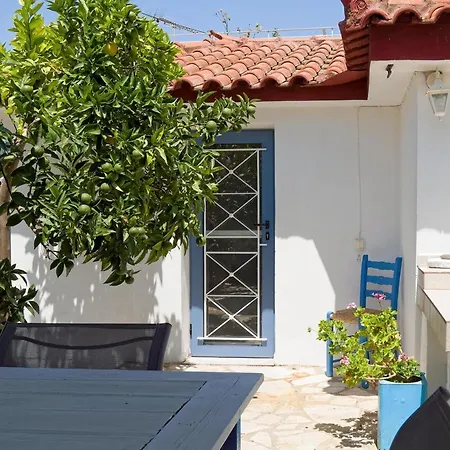 Summer Garden - Village Location Apartment
